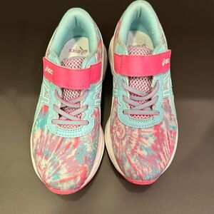 Near new Girls ASICS running shoes